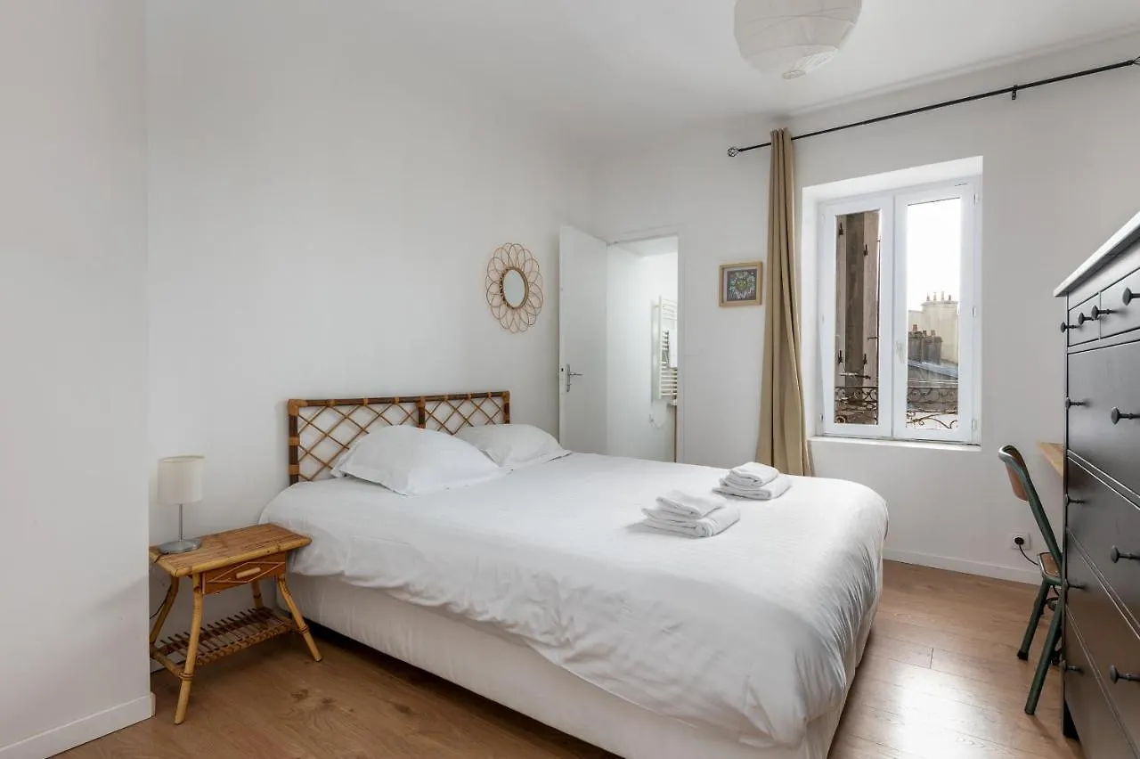 Apartment Pentadur, Duplex 3 Chambres Sdb Privatives, A 5 Min Du Tram, Hypercentre Brest France